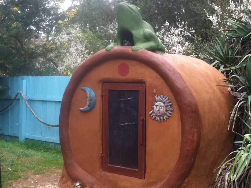 Hobbit Hut Hotel Geyserville Exterior photo